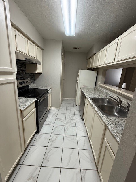 Building Photo - 14550 Fonmeadow Dr