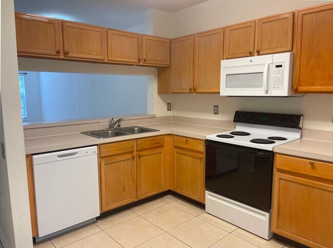 Building Photo - 12311 Kensington Lakes Dr