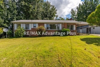 Building Photo - 2-Bedroom Home with Full Basement!