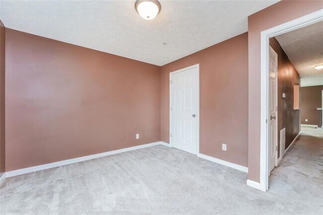 Building Photo - 12201 Fairington Ridge Cir