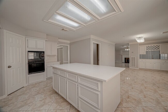 Building Photo - 2112 Limrick Dr