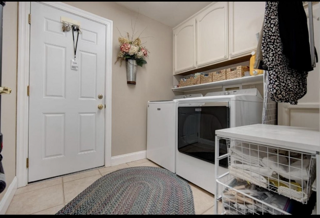 Building Photo - 504 Bridle Ct