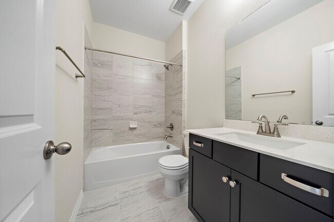 Building Photo - 9806 Oakwood Trl