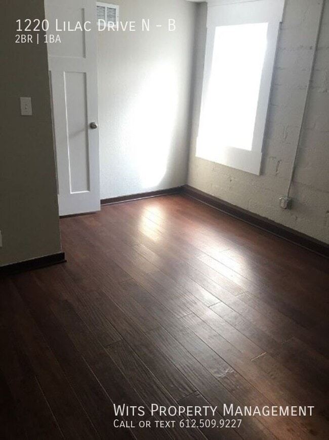 Building Photo - 1220 Lilac Dr N