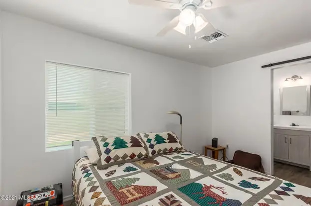 Building Photo - 2019 E Silver St