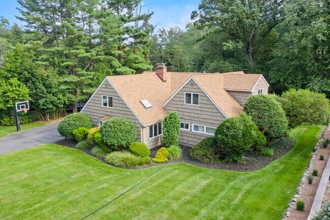 Building Photo - 926 Norgate Dr