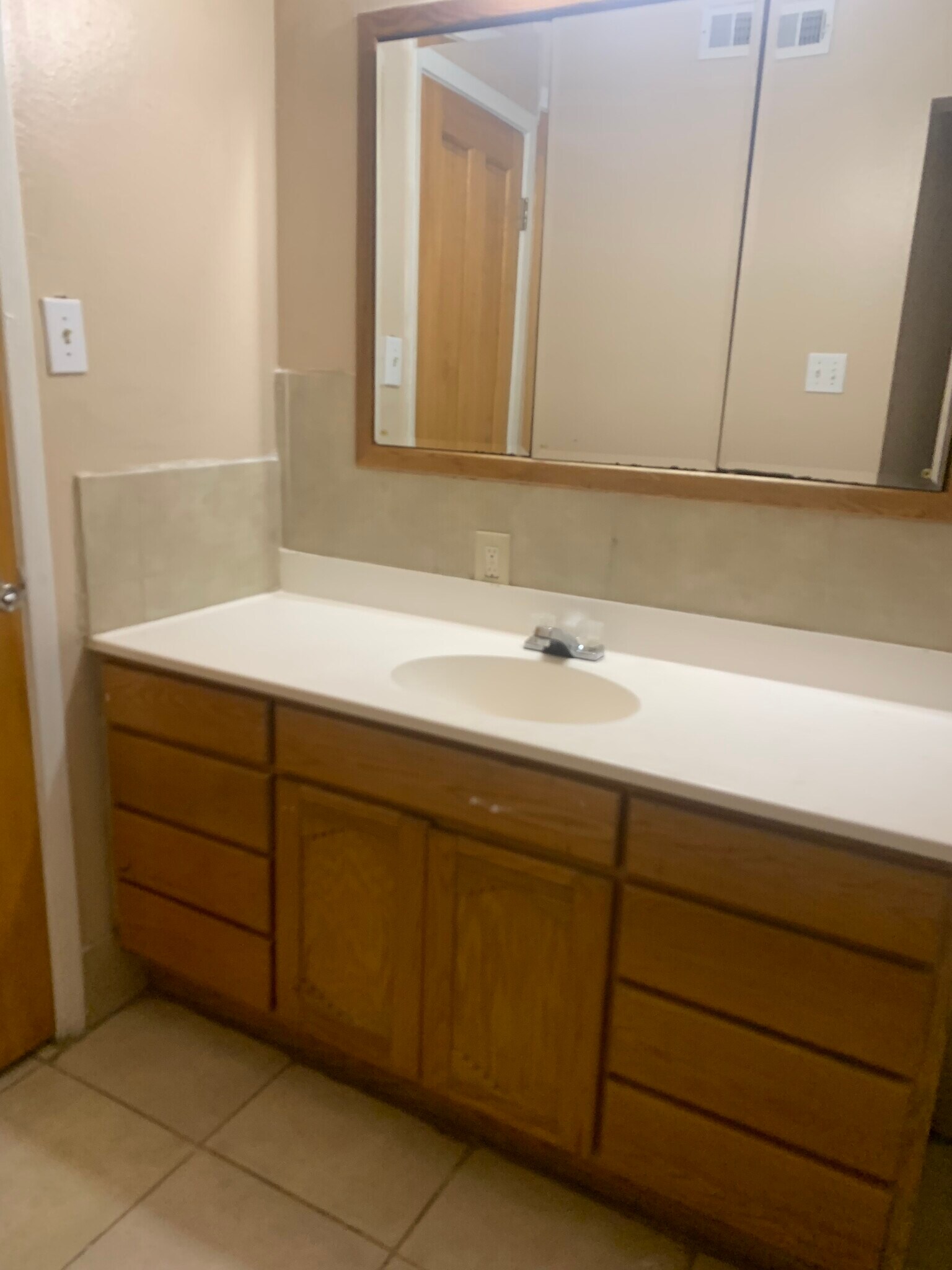 Building Photo - 2800 Cerrillos Rd