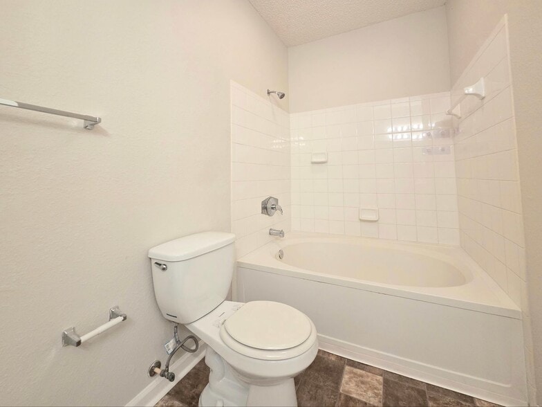 Building Photo - 1323 Arbor Lakes Cir