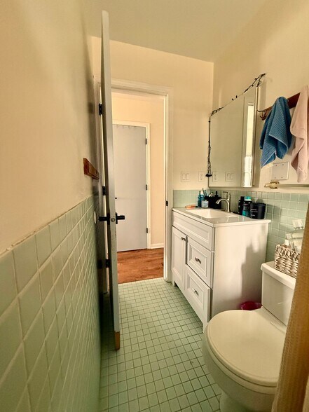 Building Photo - 2958 S Throop St