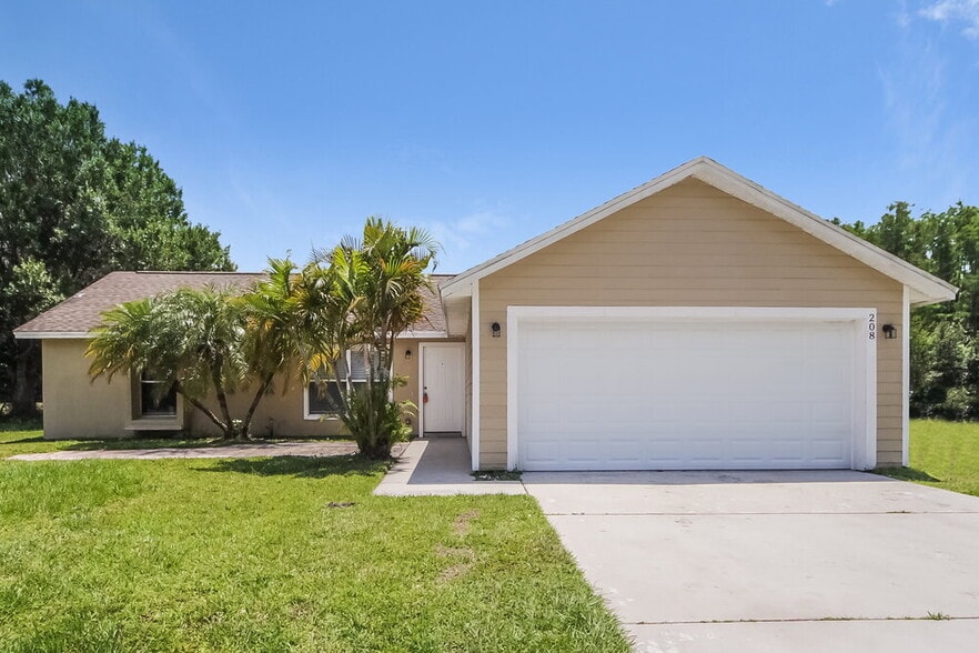 Primary Photo - 208 Red Maple Dr