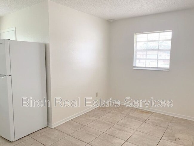 Building Photo - 608 Kansas Ave