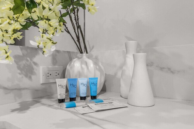 Building Photo - 11 NE 6th St