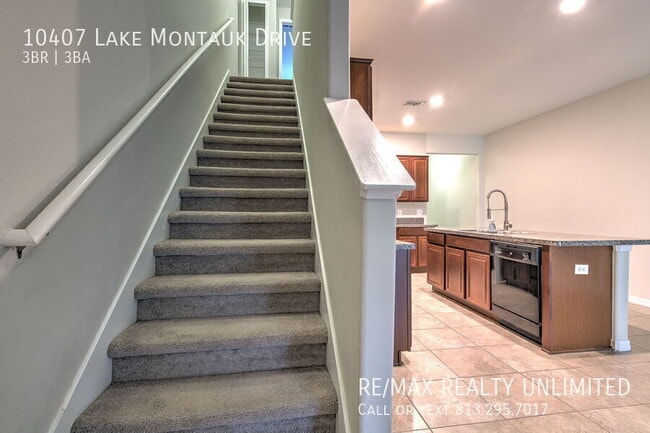 Building Photo - 10407 Lake Montauk Dr