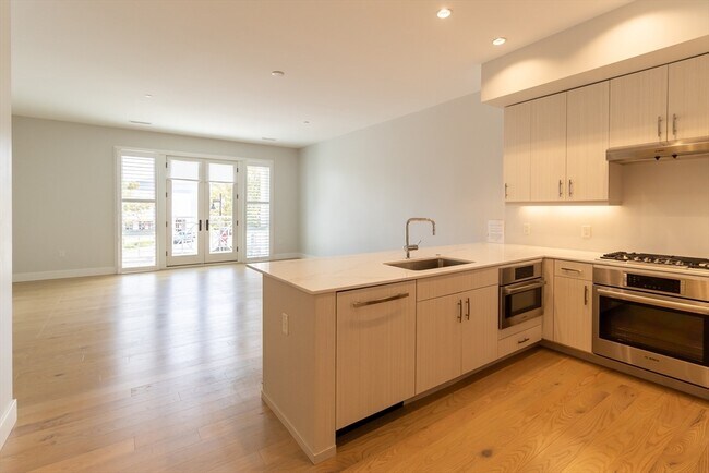 Building Photo - 10 Shipyard Dr