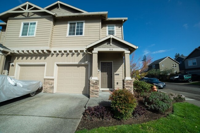 Building Photo - Newer Construction Townhome in Canby