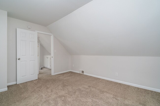 Building Photo - Recently Updated Single Family Home Available