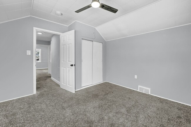 Building Photo - 1728 Hillview Rd