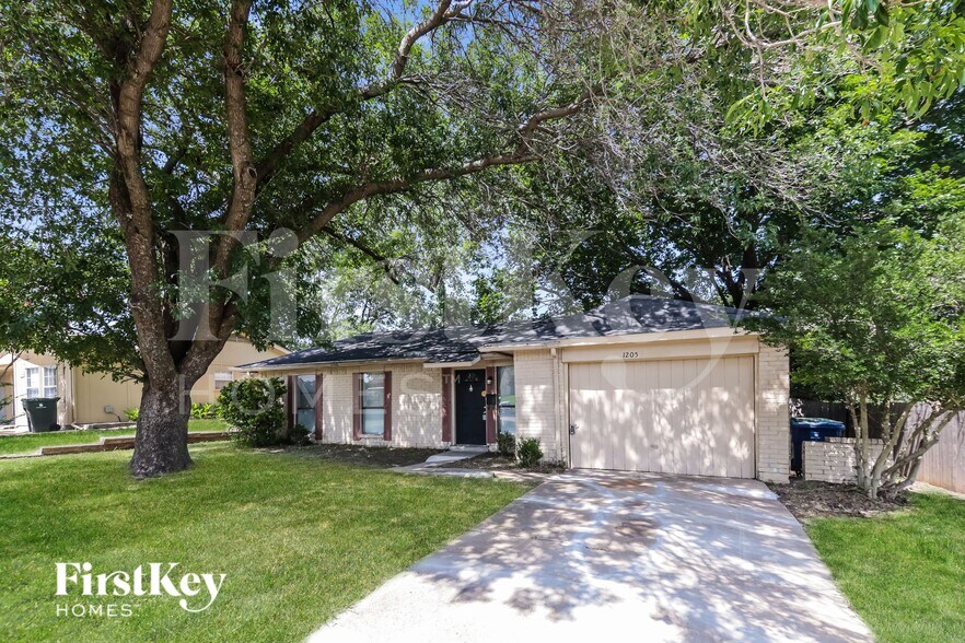 Building Photo - 1205 Colony Dr