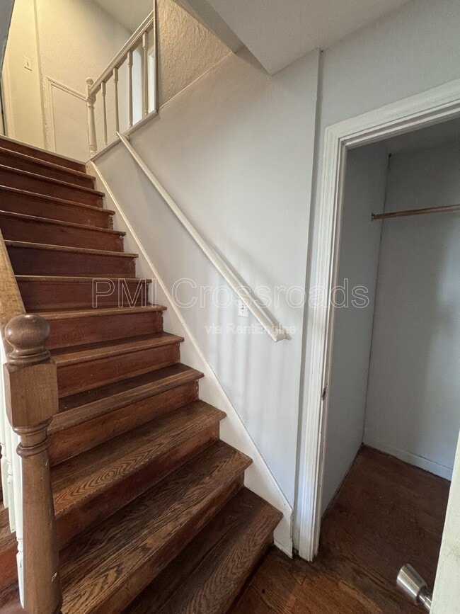 Building Photo - 2876 Hudson Dr