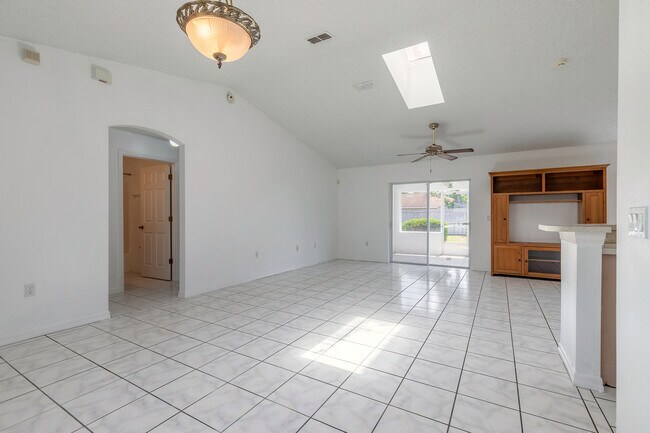 Building Photo - 3214 Juniper Dr
