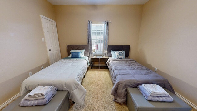 Building Photo - 602 Townplace Dr
