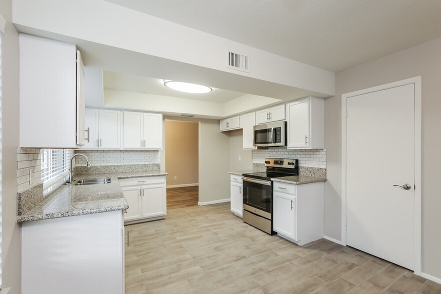 Building Photo - 1635 E Apollo Rd