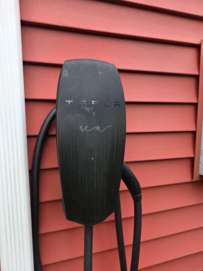 Building Photo - 913 Pleasant Valley Rd