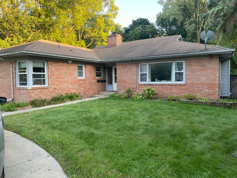 Front Entrance - 128 Whitehills Dr