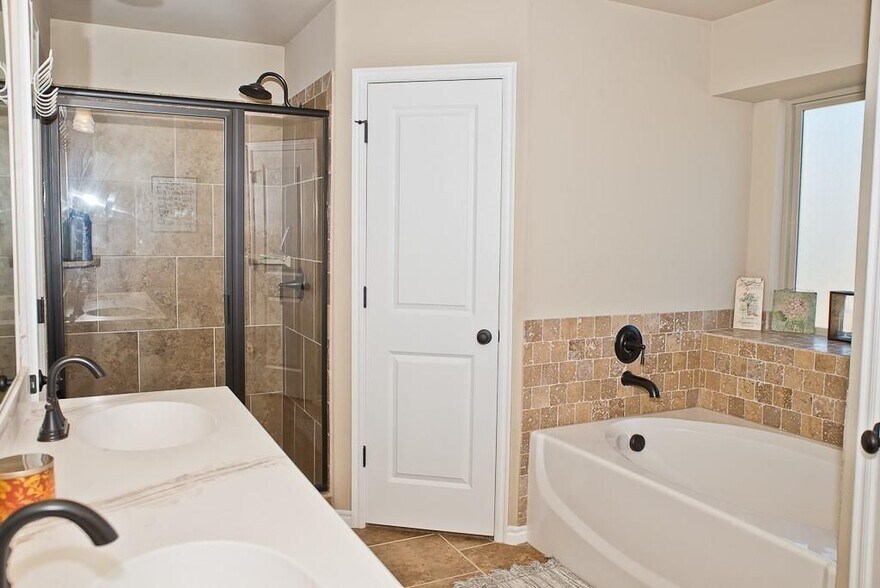 Building Photo - 3913 Caraway Ln