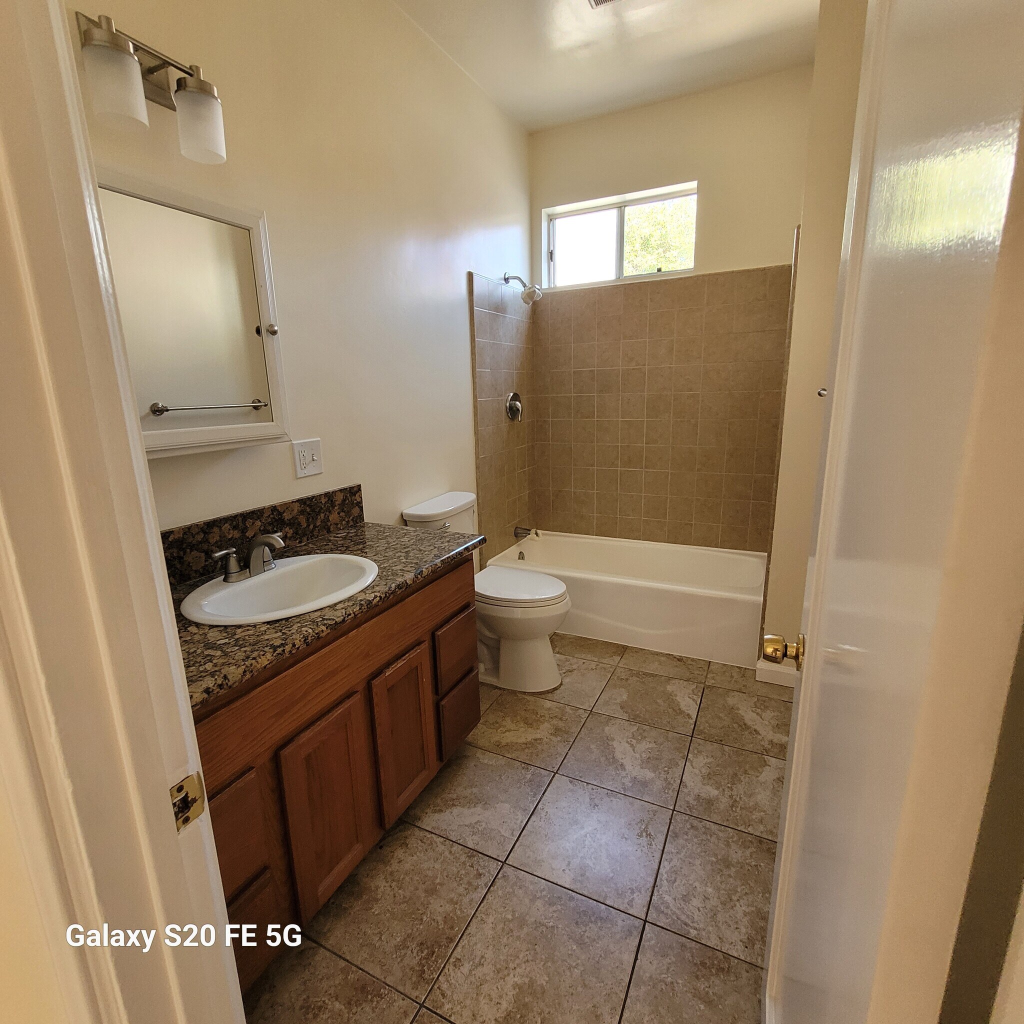 Updated bathroom - 1422 Orizaba Ave