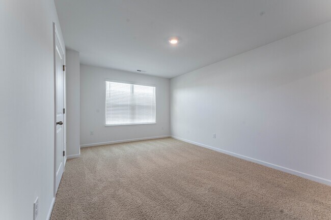Building Photo - 370 Freestall Dr
