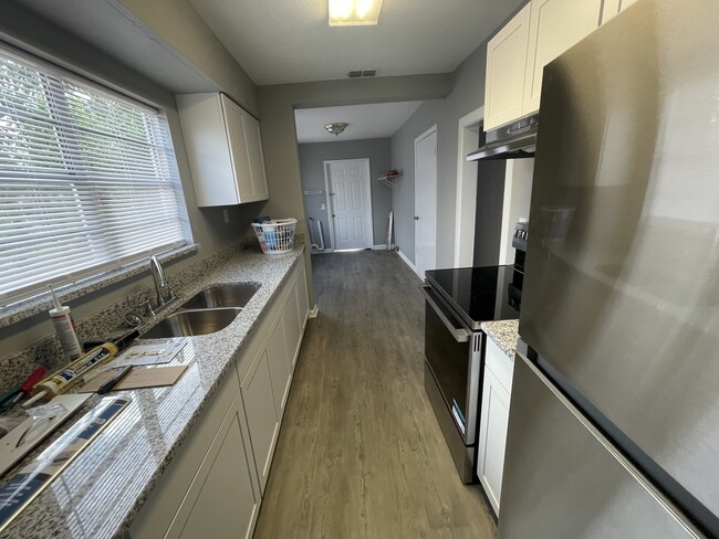 Building Photo - 338 W Bay Ave