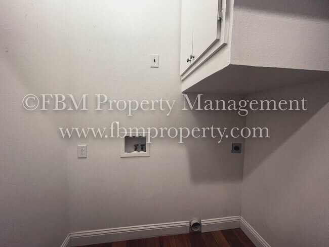Building Photo - 1203 N Clay St