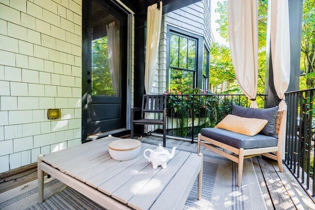 Building Photo - 470 Hamilton St SE