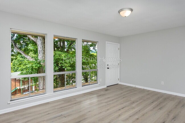 Building Photo - 204 Valley View Ave