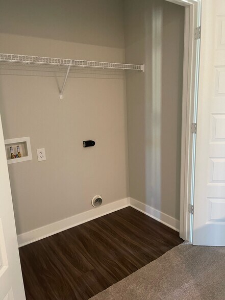 Building Photo - 944 Parkway Dr