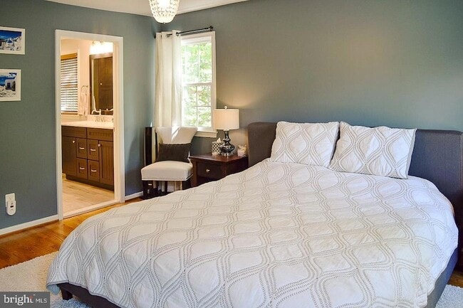 Building Photo - 2235 Abbotsford Dr