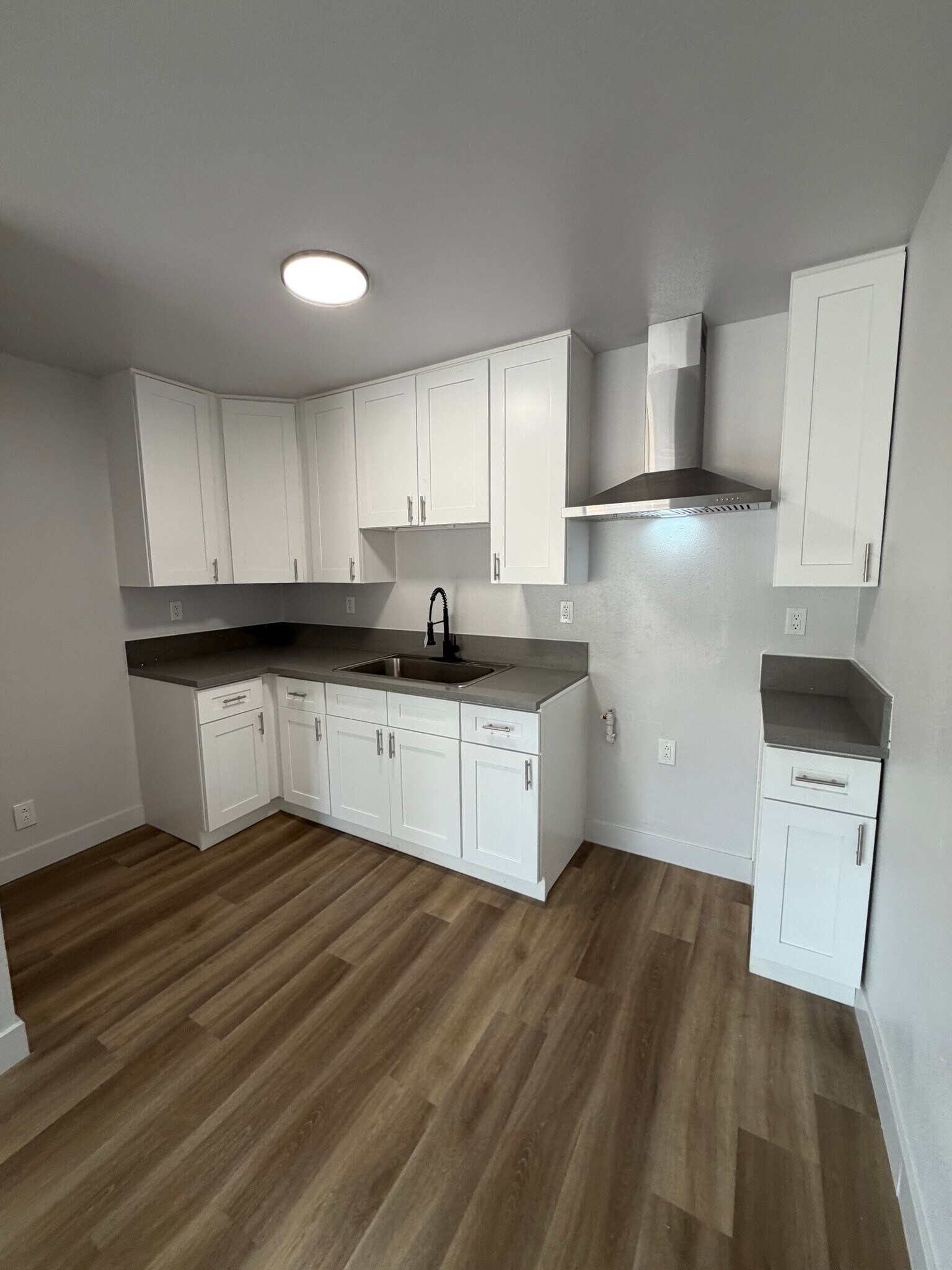 Building Photo - 1207 W 39th Pl