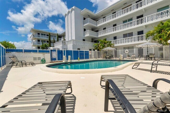 Building Photo - 11685 Canal Dr