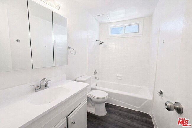 Building Photo - 1208 W Adams Blvd