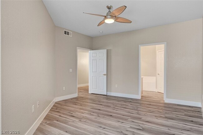 Building Photo - 10550 W Alexander Rd