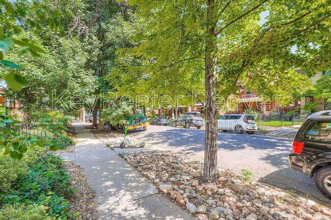 Building Photo - 1327 Steele St