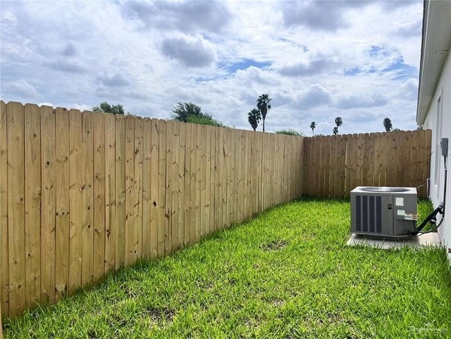 Building Photo - 1420 S Yankton St