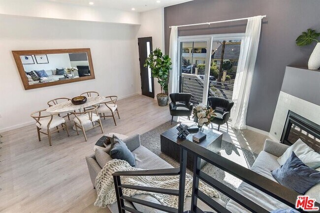 Building Photo - 1002 N Hudson Ave