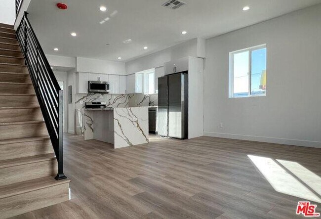 Building Photo - 5616.5 Fulcher Ave