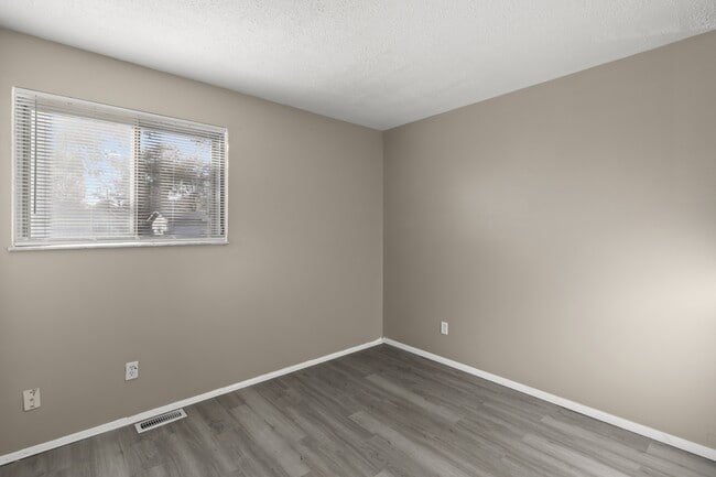 Building Photo - 695 Charvel Dr