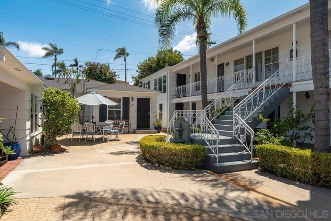 Building Photo - 5060 Marlborough Dr