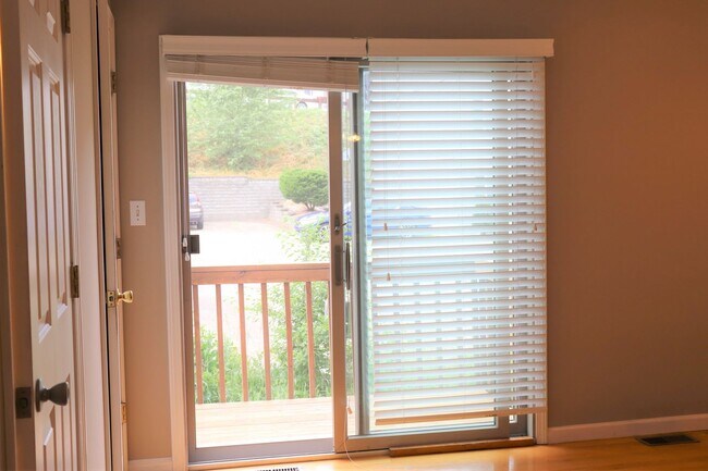 Building Photo - 2 bed/2.5 bath Townhouse in Morgantown - A...