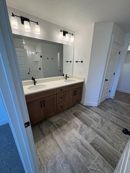 Building Photo - 4447 Templar Dr