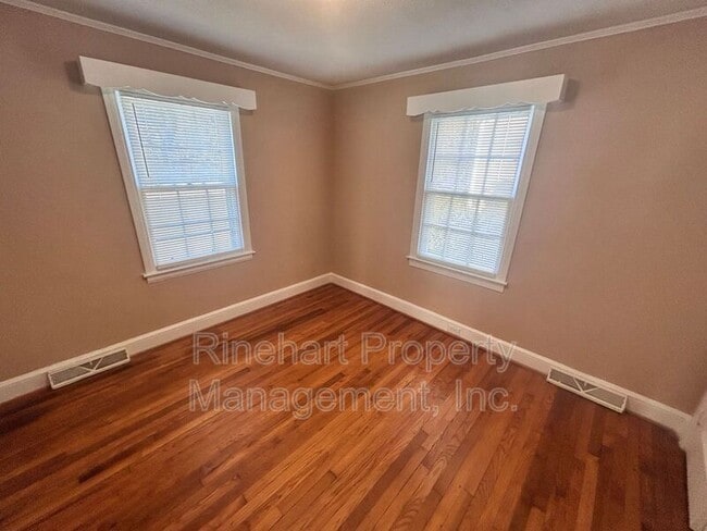 Building Photo - 1329 Eisenhower Rd